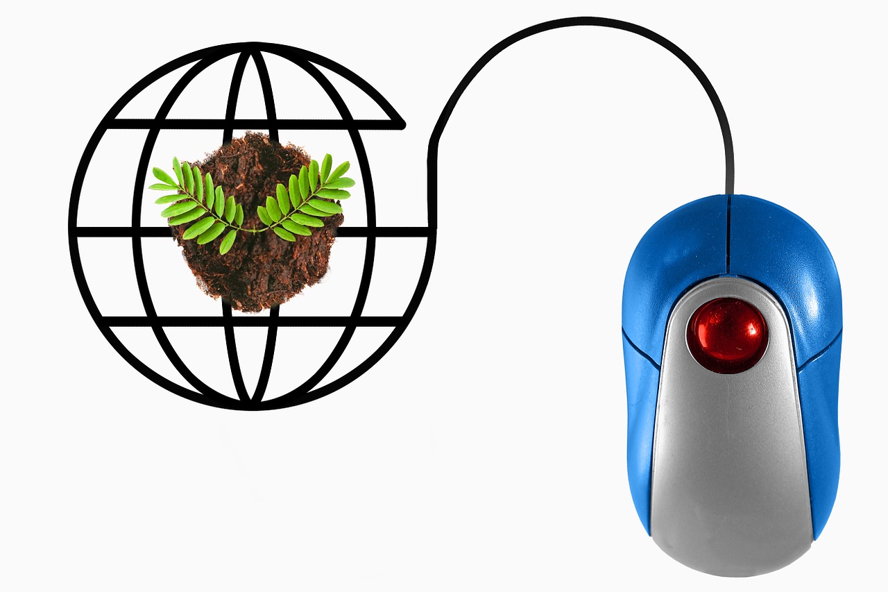 Computer Maus, die mit einem Stück Erde verbunden ist